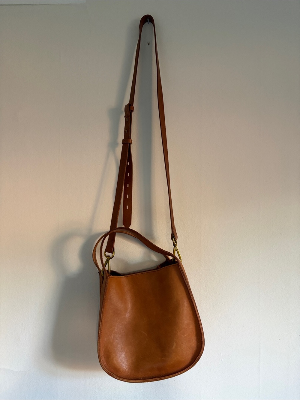 Madewell Leather Shoulder Bag in Cognac Brown